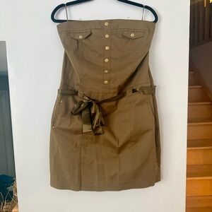 🇨🇦 Chic Strapless Army Green Retro Dress with Button Details